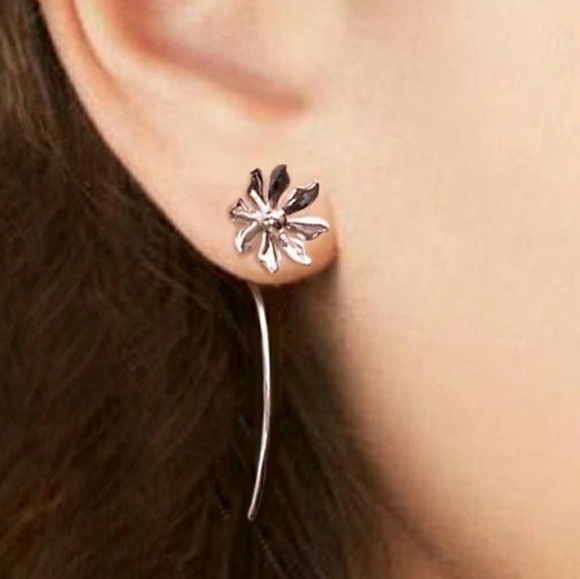 everrealli Jewelry - Silver Flower Threader Earrings